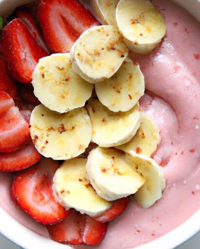 Blend Bliss: The Ultimate Strawberry Banana Smoothie Bowl Guide