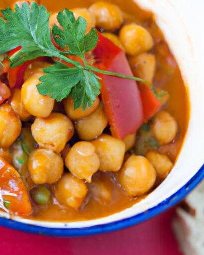 Speedy Chickpea Curry: Canned Tomato Comfort in Minutes