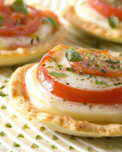 Delightful Tomato and Mozzarella Tartlets: A Savory Bite