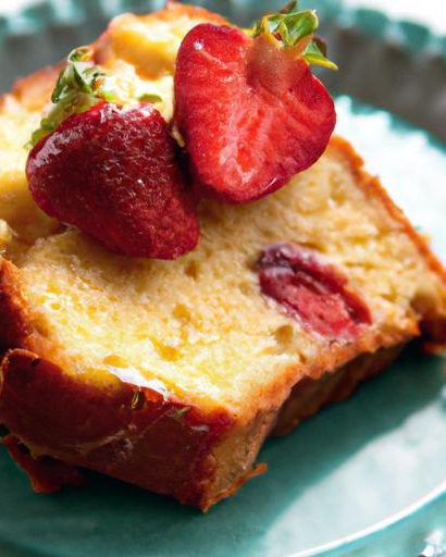 Delightful Fresh Strawberry Pound Cake: A Sweet Classic Recipe